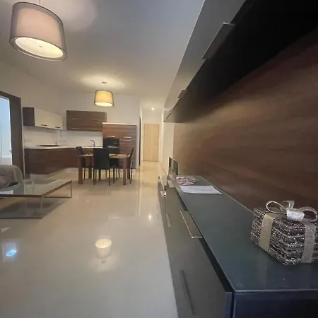 Great Location Apartment St. Paul's Bay